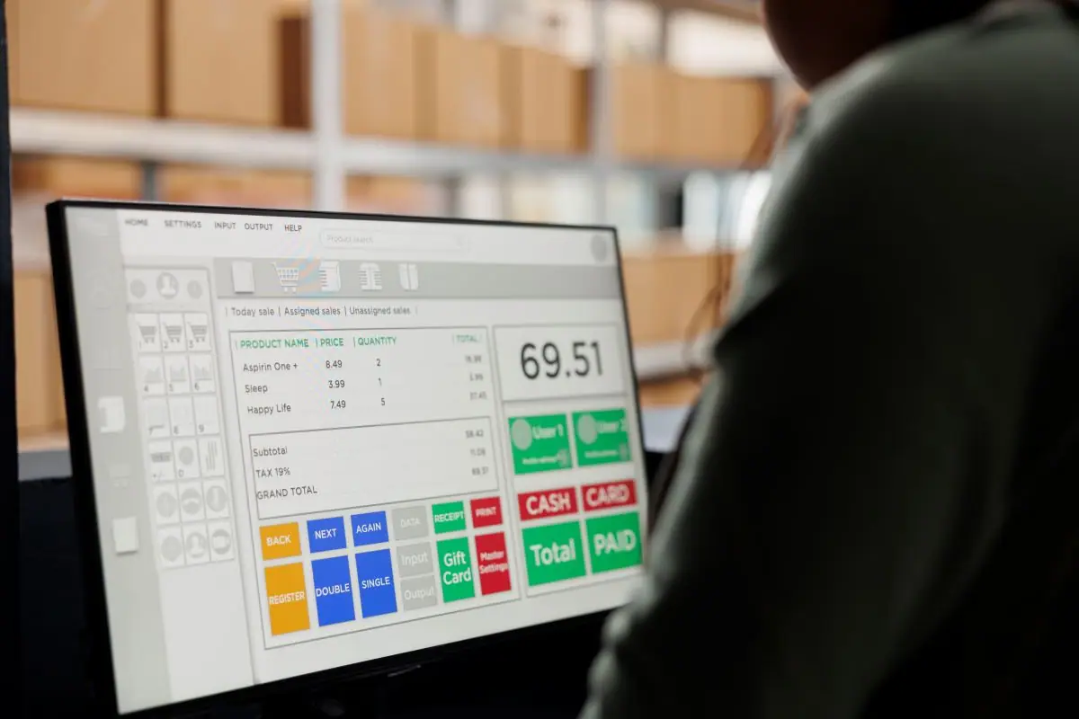 Ekspresowe zarządzanie produkcją - jak technologia skraca czas reakcji i zwiększa efektywność